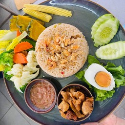 ข้าวผัดน้ำพริกลงเรือ