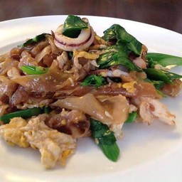 ผัดซีอิ้วปลาหมึก