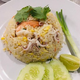 ข้าวผัด กุ้ง หมึก ปู ทะเลรวม