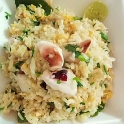 ข้าวผัด (เลือกเนื้อสัตว์ด้านในค่ะ)