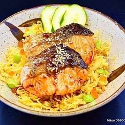 No.179 ข้าวหน้าแซลมอนย่างซีอิ๊ว+ซุป