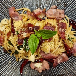 สปาเก็ตตี้เบค่อนผัดพริกแห้ง