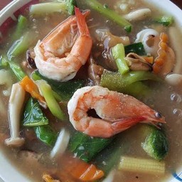 ราดน้าคะน้ากุ้ง - เส้นใหญ่