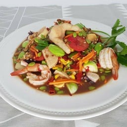 ร้านกะเด้ายำ ส้มตำแซ่บ by รฐา