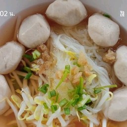 ก๋วยเตี๋ยวลูกชิ้นหมูน้ำใส