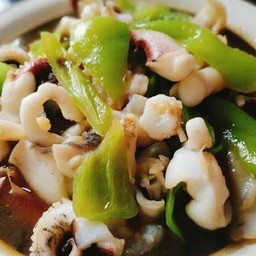 ผัดพริกหยวกปลาหมึก - ราดข้าว