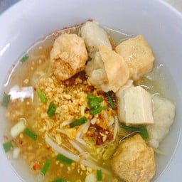 ก๋วยเตี๋ยวแคะต้มยำ
