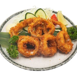 ปลาหมึกและหัวหอมทอด