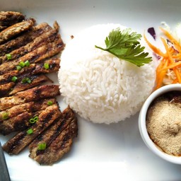 ข้าวหมูย่างจิ้มแจ่ว