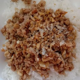 ข้าวหมูสับกระเทียม