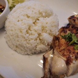 ข้าวไก่ย่างจิ้มแจ่ว