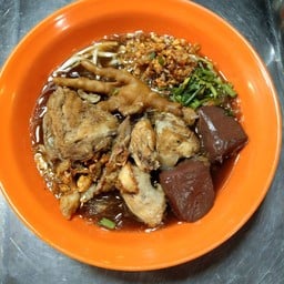 แม่รุ้งแกงเส้น ยูดีซอย4