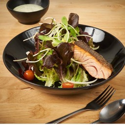 สลัดแซลม่อนย่างวาซาบิมาโย