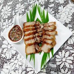 สวนอาหารเพชรริมบึง