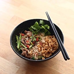 หมี่ผัดคึ่นช่ายใส่หมูสับ