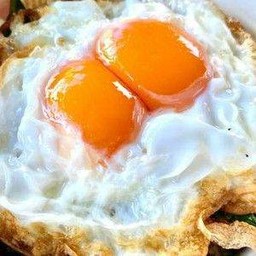 ข้าวพร้อมไข่ดาว 2 ฟอง