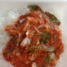 ข้าวกะเพราปลากระป๋อง