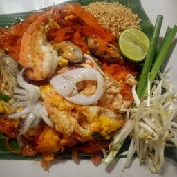 ผัดไทยทะเลรวม