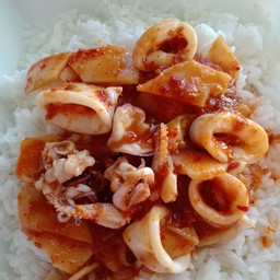ข้าวพริกแกงปลาหมึกหน่อไม้ดอง