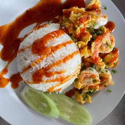 ข้าวราดไข่คั่วกุ้ง (น้ำจิ้มสุกี้)