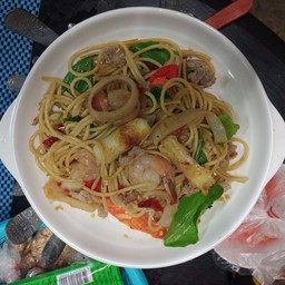 สปาเก็ตตี้กระเพรารวมหมูสับ+ทะเล