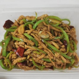 หมูเส้นผัดพริกหยวก