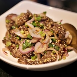 น้ำตกเนื้อวากิว