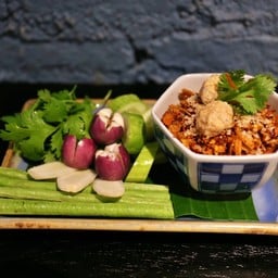 น้ำพริกกากหมูพร้อมผักสด