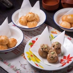 เปาครีมทอด (Deep-Fried Custard Buns 4 pcs)