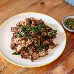 ผัดกะเพราหมูกรอบ