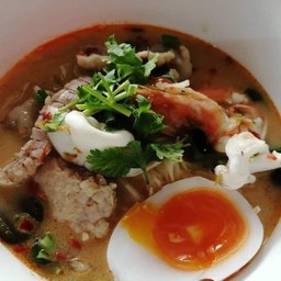 ก่วยเตี๋ยวต้มยำทะเล+ไข่ต้ม