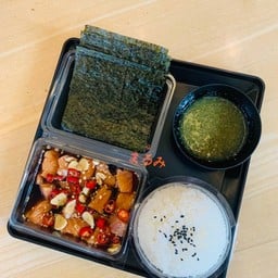 แซลมอนดองโชยุ พร้อมเครื่องเคียง