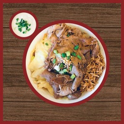 ผัดมาม่าเนื้อสไลด์ซอสโอโค