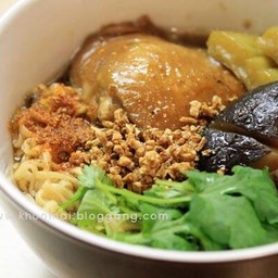 เส้นมาม่าน่องไก่ตุ๋นมะระ