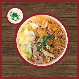 ผัดมาม่าไก่สไลด์ซอสโอโค