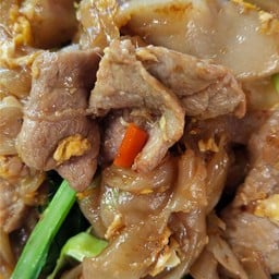 ผัดซีอิ๊วเส้นใหญ่หมู