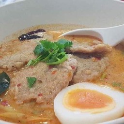 ก๋วยเตี๋ยวต้มยำหมูลอย+ไข่ต้ม