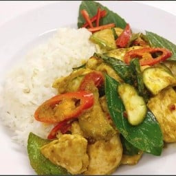 ข้าวเขียวหวานแห้งหมูเด้ง