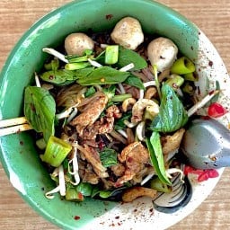 แม่รัตน์ก๋วยเตี๋ยวเรือ สาขา 1 ติดถนนใหญ่ ถนนสุขาภิบาล 2