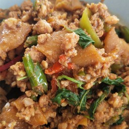 กะเพราหมูสับ หน่อไม้ดองราดข้าว