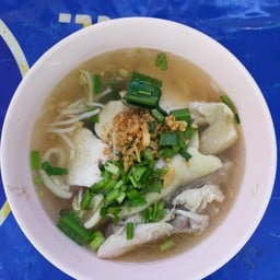ก๋วยเตี๋ยวไก่ (เล็ก หมี่ขาว บะหมี่เหลือง บะหมี่หยก)