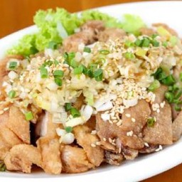 ไก่ทอดราดซอสเปรี้ยวหวาน