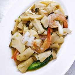 เห็ดออรินจิผัดกุ้ง