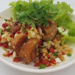 ปลากะพงผัดพริกเกลือ