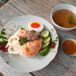 ข้าวหน้าทะเลพริกเกลือ