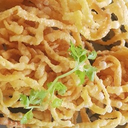 เส้นข้าวซอยทอดกรอบ