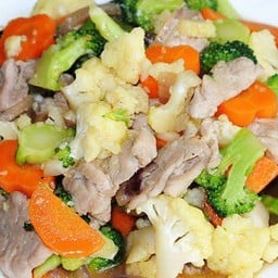 ผัดผักรวมหมูชิ้น