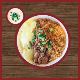 ข้าวกระเทียมหมูสไลด์ผัดซอสหมูย่างเกลือ