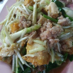 ผัดเต้าหู้กุยช่ายขาวน้ำมันหอย