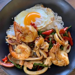 ข้าวหน้าผัดขี้เมาทะเล